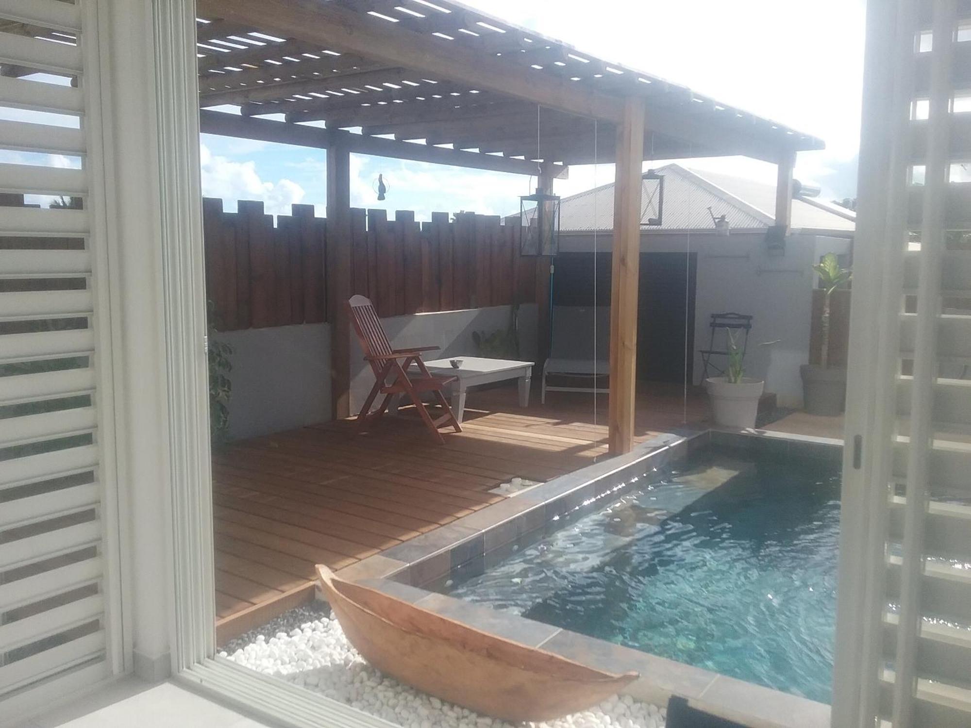 Maison Tonga Piscine Jaccuzi 圣皮埃尔 外观 照片
